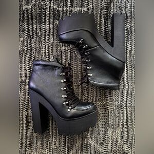 Steve Madden Gwinnie Platform Lace Up Boots